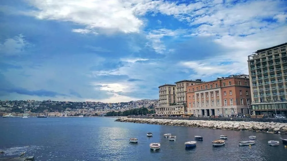 Golfo Di Napoli, Metro-Taxi Apartment
