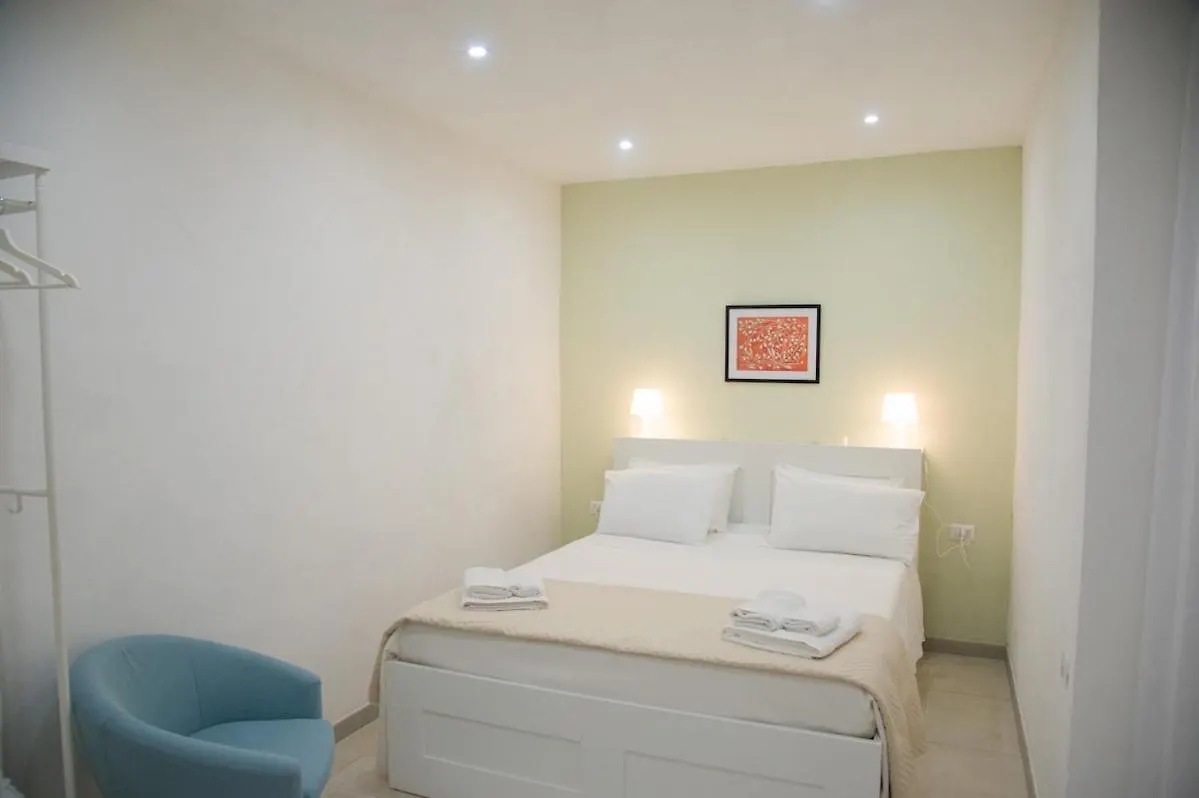 Golfo Di Napoli, Metro-Taxi Apartment