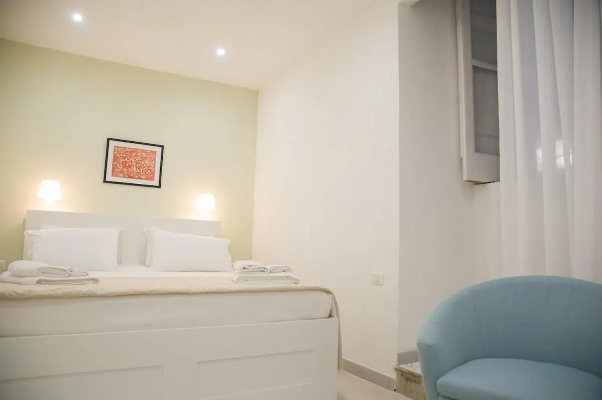Golfo Di Napoli, Metro-Taxi Apartment