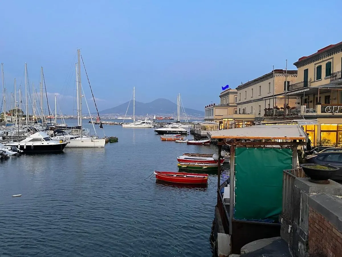Golfo Di Napoli, Metro-Taxi Apartment