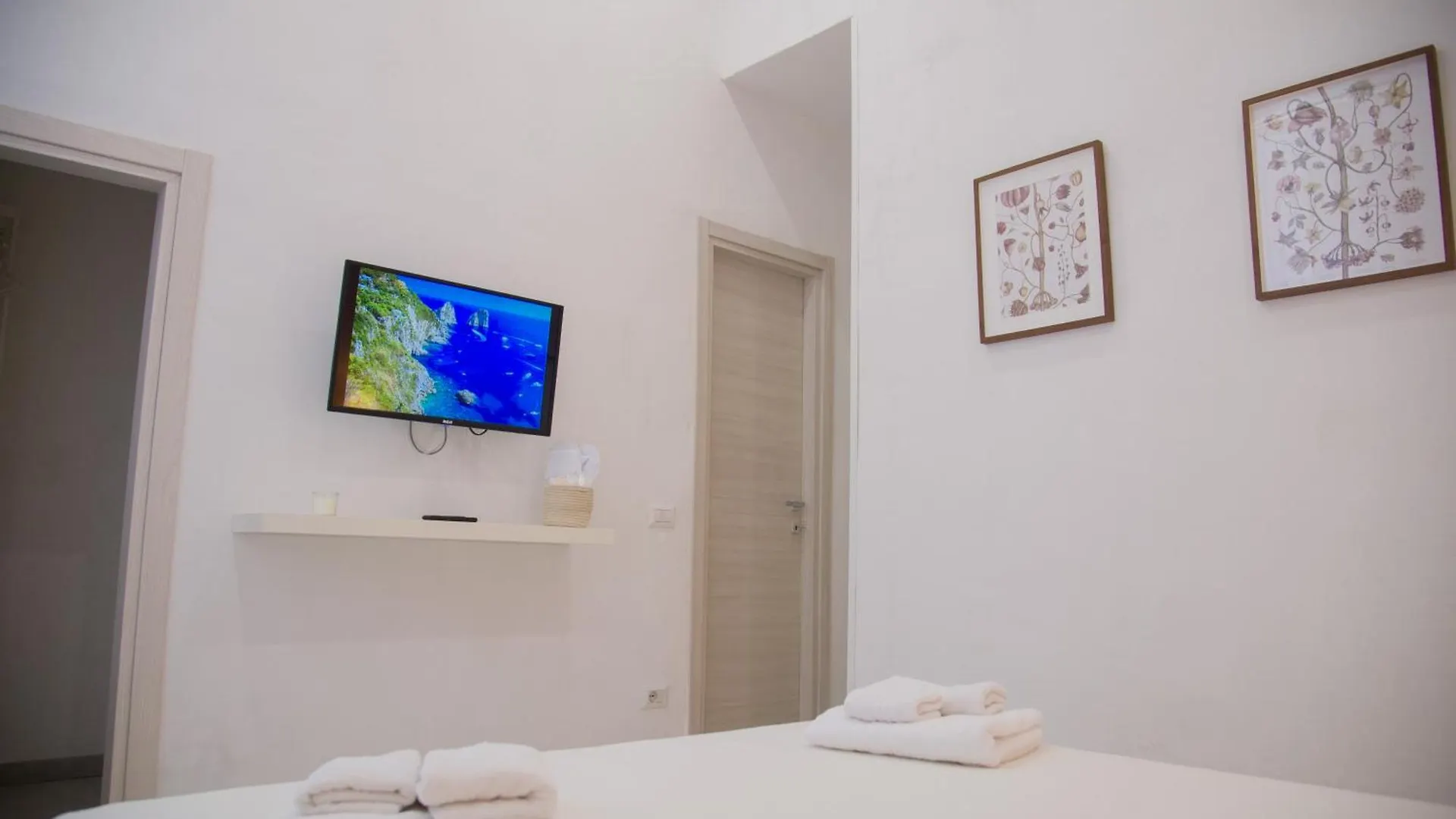 Golfo Di Napoli, Metro-Taxi Apartment