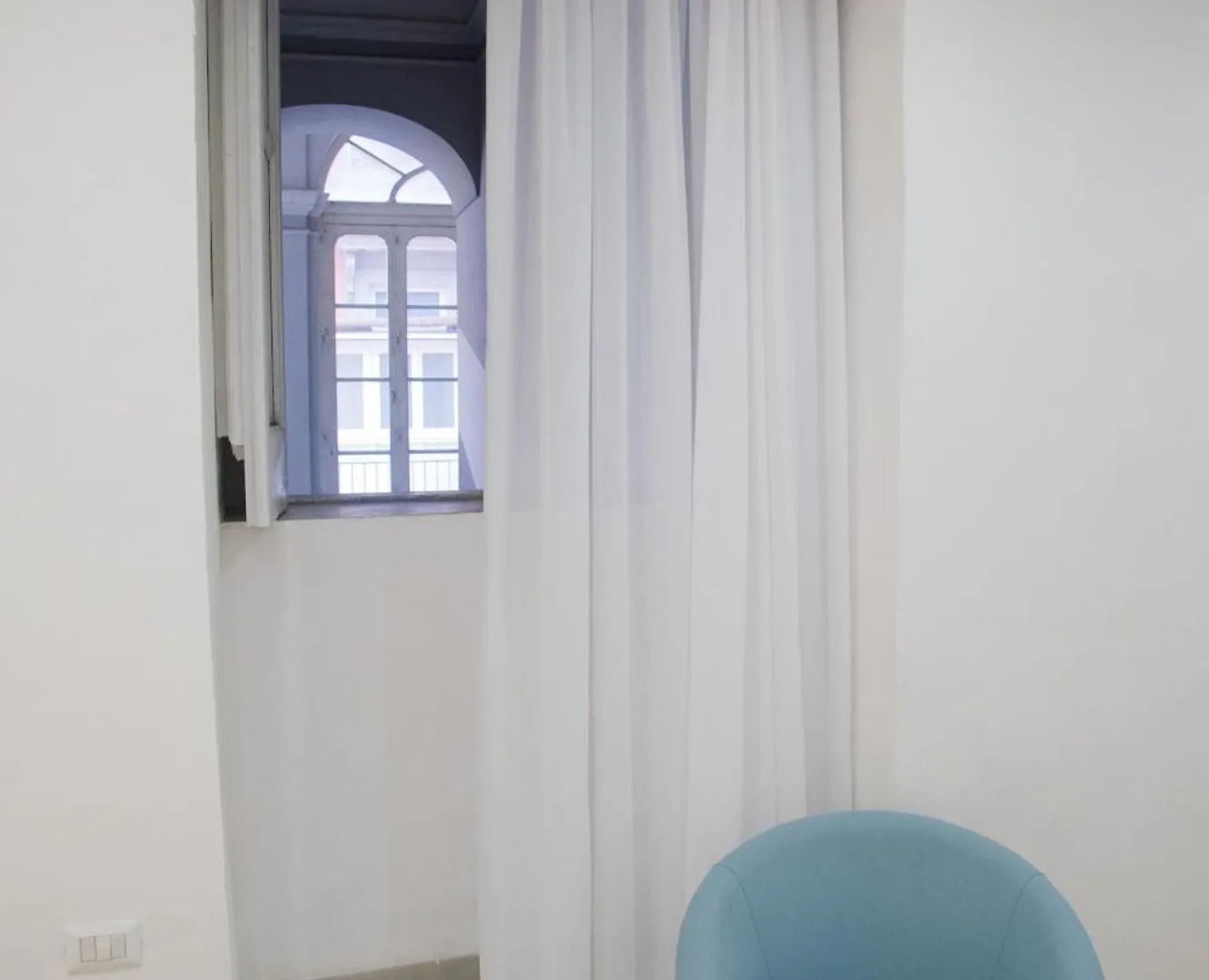 Golfo Di Napoli, Metro-Taxi Apartment
