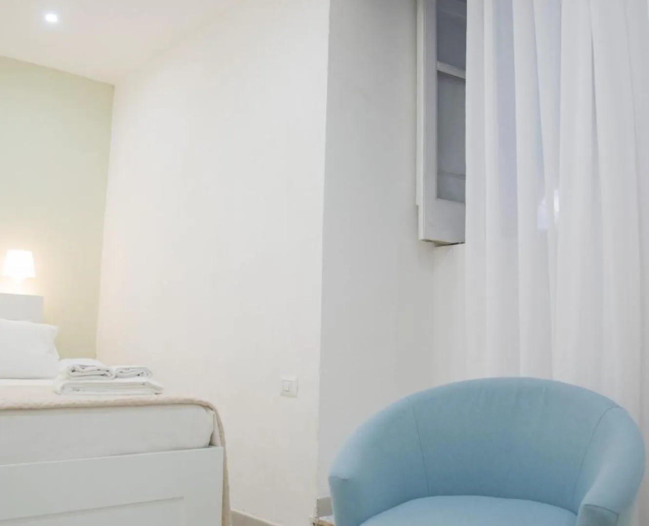 Golfo Di Napoli, Metro-Taxi Apartment