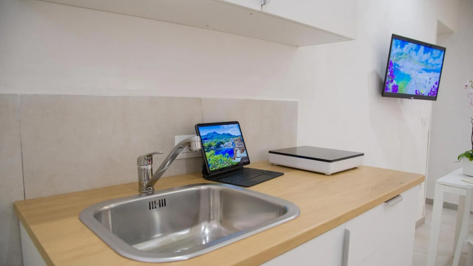 Golfo Di Napoli, Metro-Taxi Apartment 0*, Naples Italy