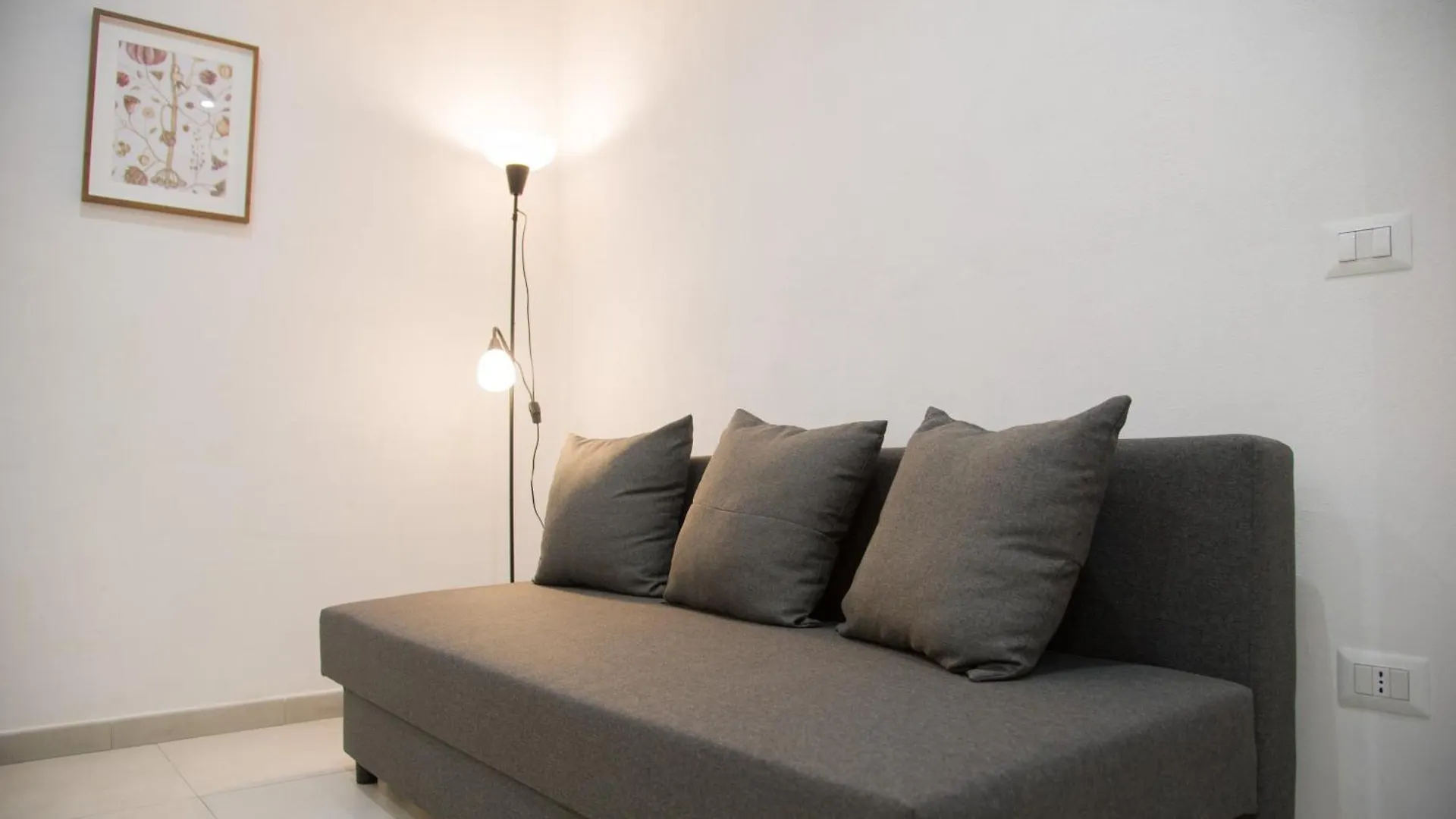Golfo Di Napoli, Metro-Taxi Apartment