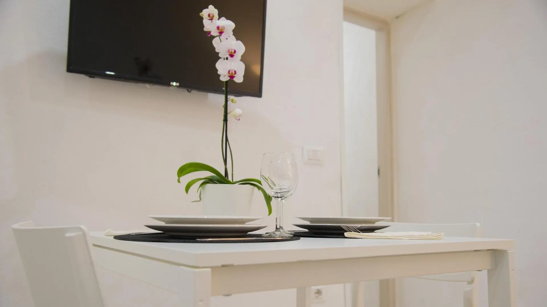 Golfo Di Napoli, Metro-Taxi Apartment