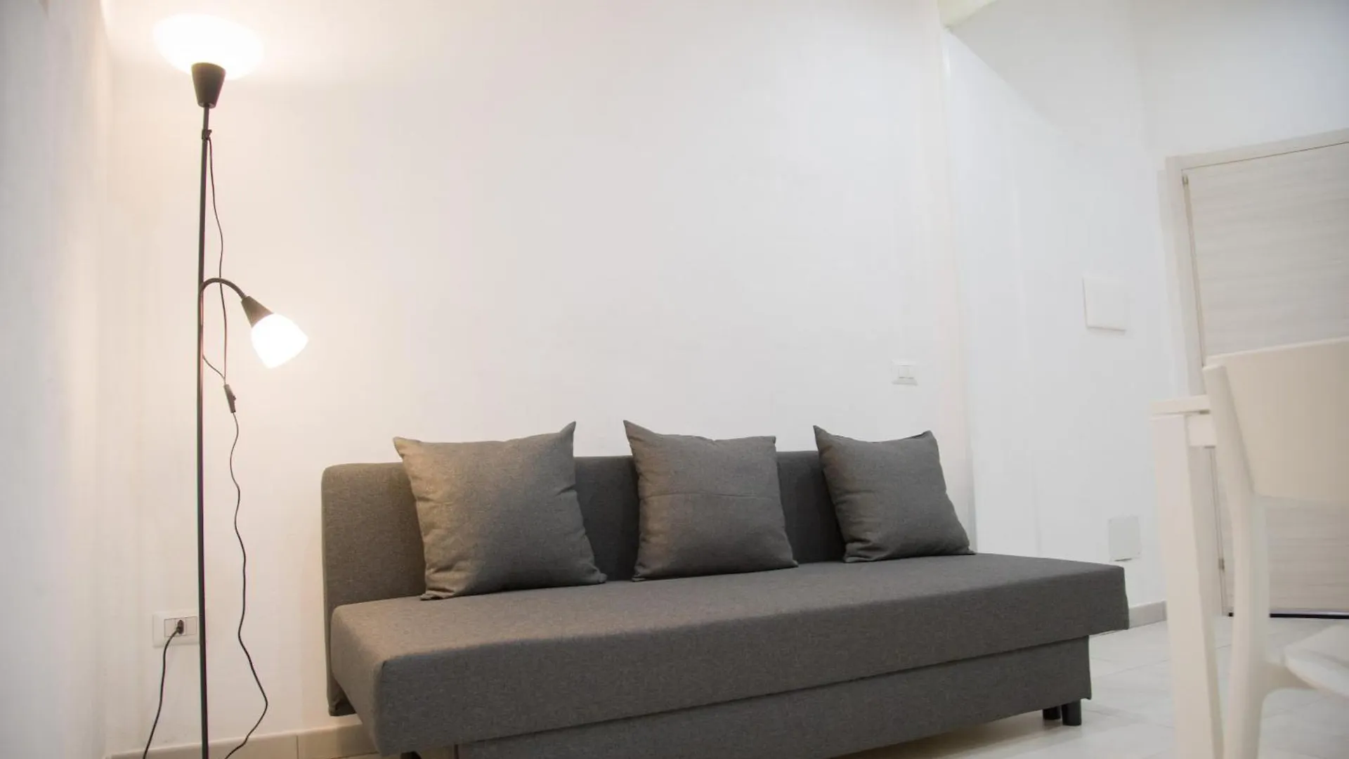 Golfo Di Napoli, Metro-Taxi Apartment