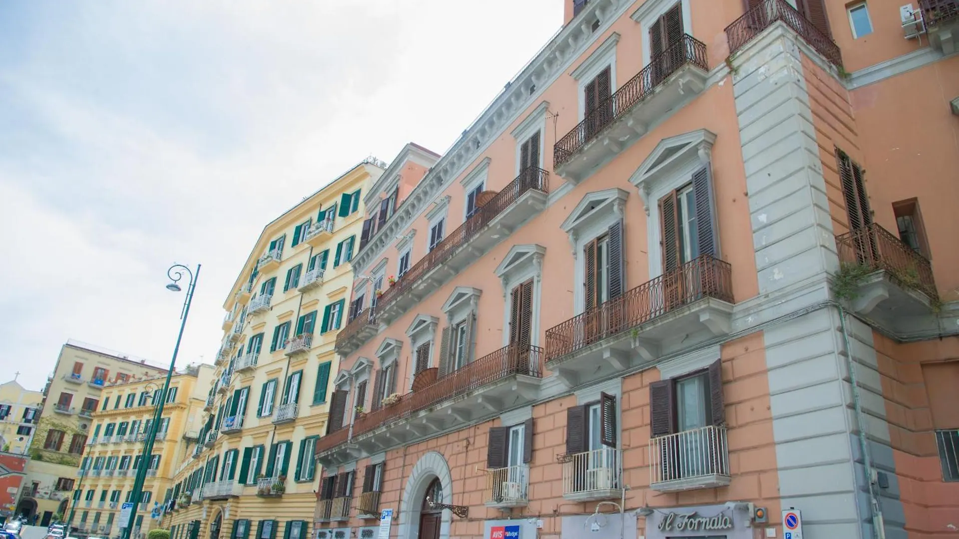 Golfo Di Napoli, Metro-Taxi Apartment